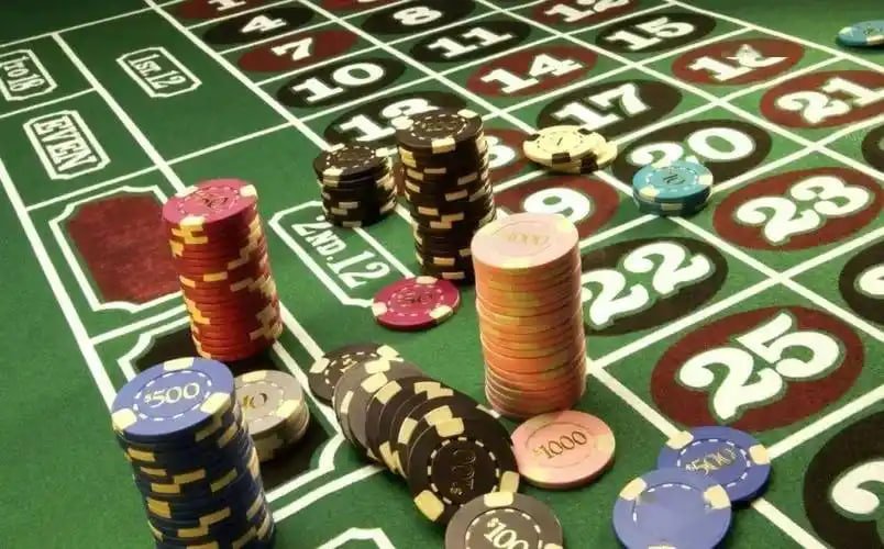 Opsi taruhan dan komunikasi dengan dealer di meja Caribbean Stud Poker payungtoto
